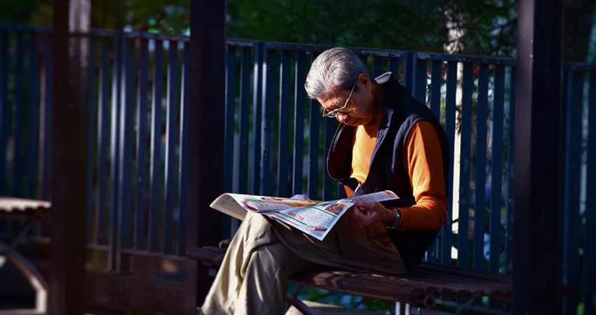 Free last will and testament: man reading newspaper